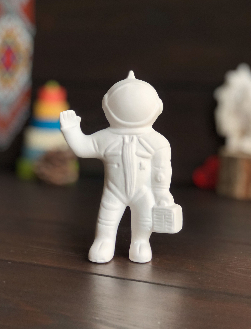 Елочная игрушка Космонавт с чемоданом фигурка для росписи