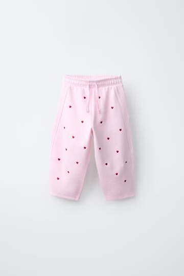 ZARA БРЮКИ BARREL ИЗ ФУТЕРА С ВЫШИВКОЙ В ВИДЕ СЕРДЕЦ, РОЗОВЫЙ