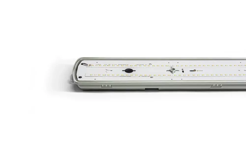 Светильник LED ДСП Айсберг 76W-9500Лм IP65 4000К опал с БАП 3ч 1262х128х85мм vs103-76-op-4k-li3h