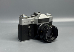 Гелиос-44-2 58mm f/2Фотоаппарат +Зенит-Е 