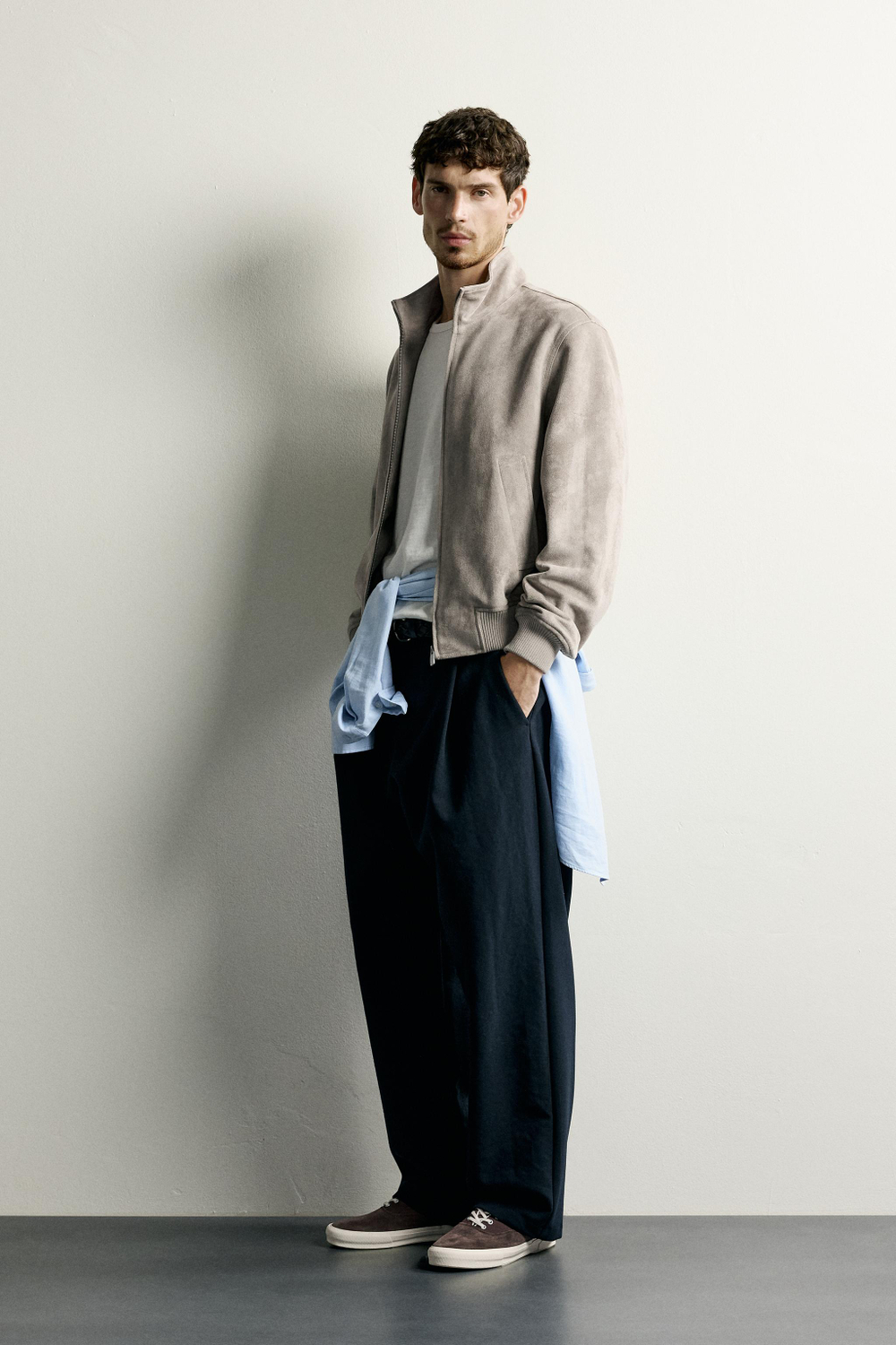 КУРТКА КЛАССИЧЕСКОГО КРОЯ ИЗ ИСКУССТВЕННОЙ ЗАМШИ — ZARA