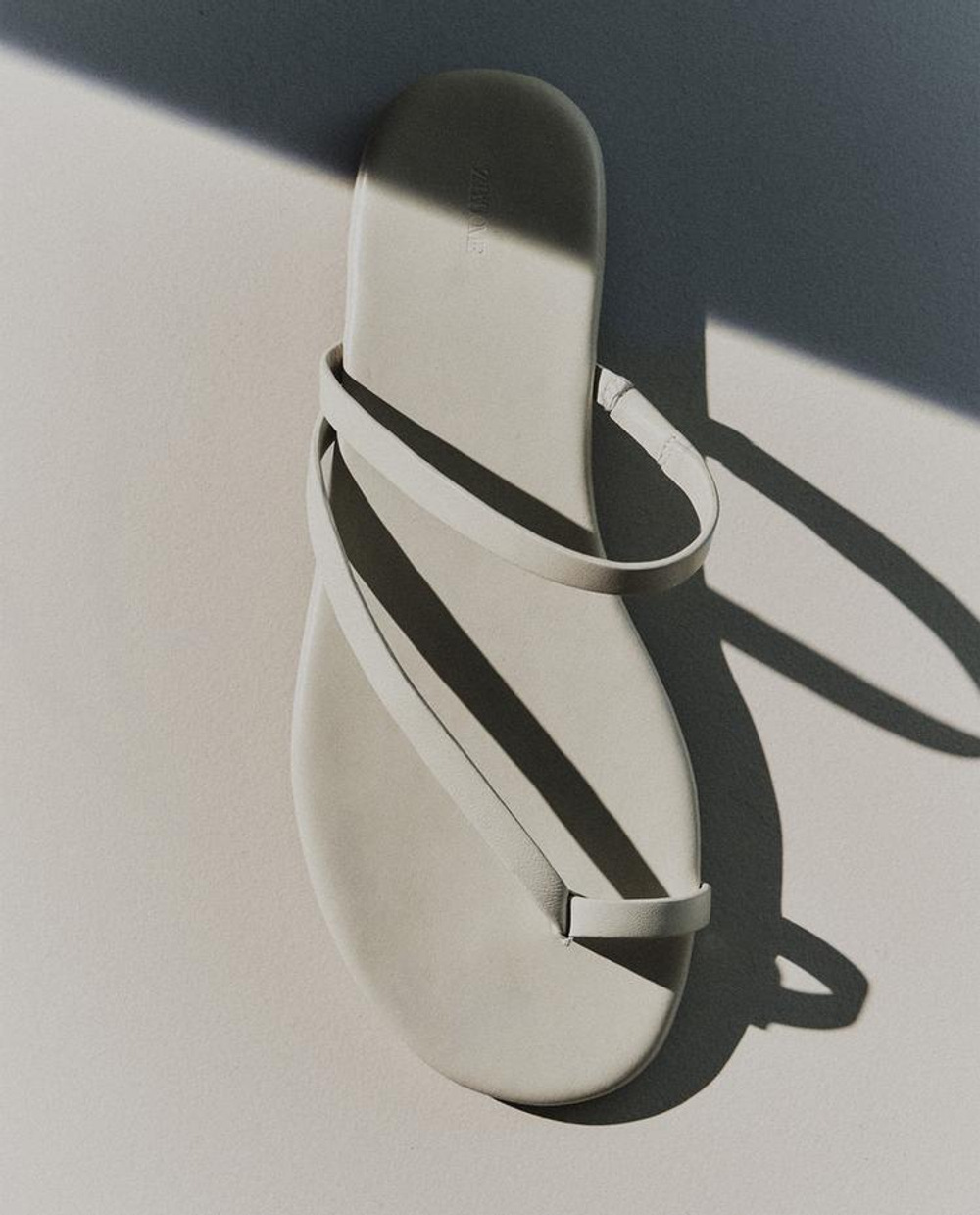 ZARA HOME КОЖАНЫЕ САНДАЛИИ НА ПЛОСКОЙ ПОДОШВЕ, БЕЖЕВЫЙ