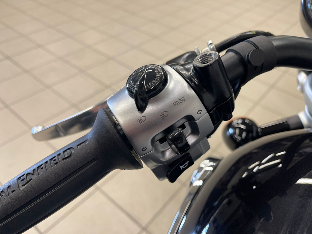 Royal Enfield 650 Super Meteor (Astral Black)