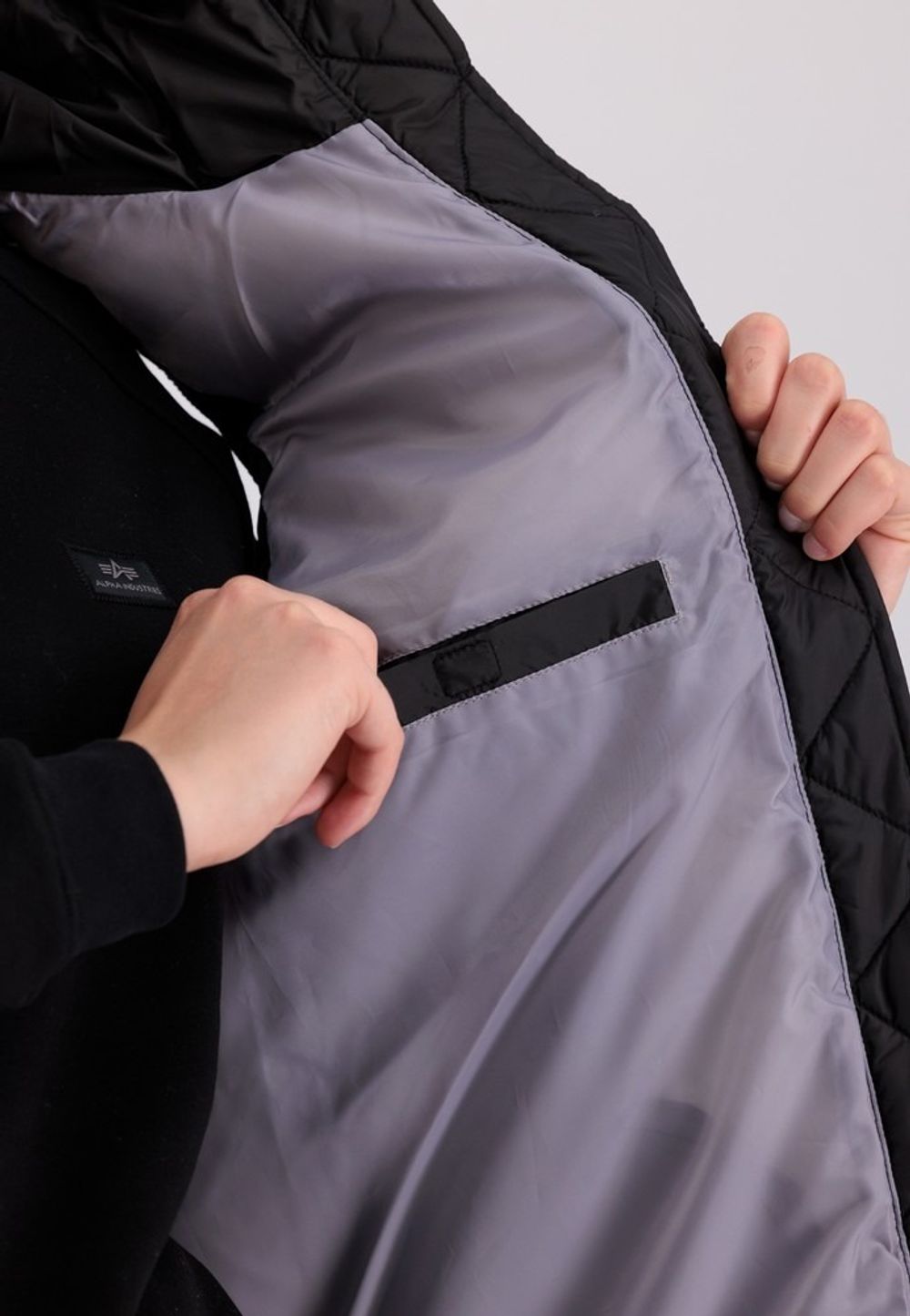 Жилет утепленный женский ALPHA INDUSTRIES Long Puffer Vest