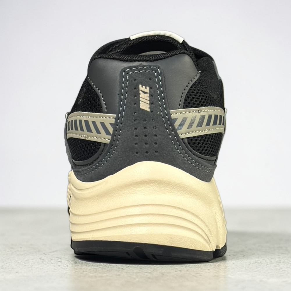 Nike Initiator • Black Bone