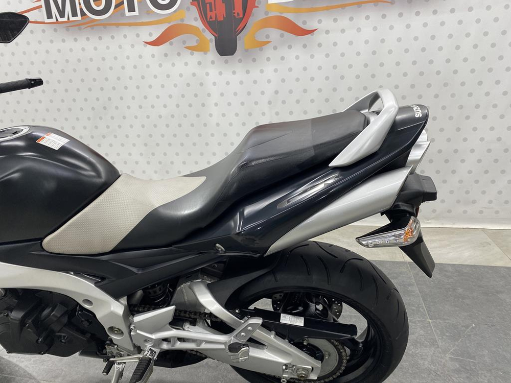 Suzuki GSR400 2006