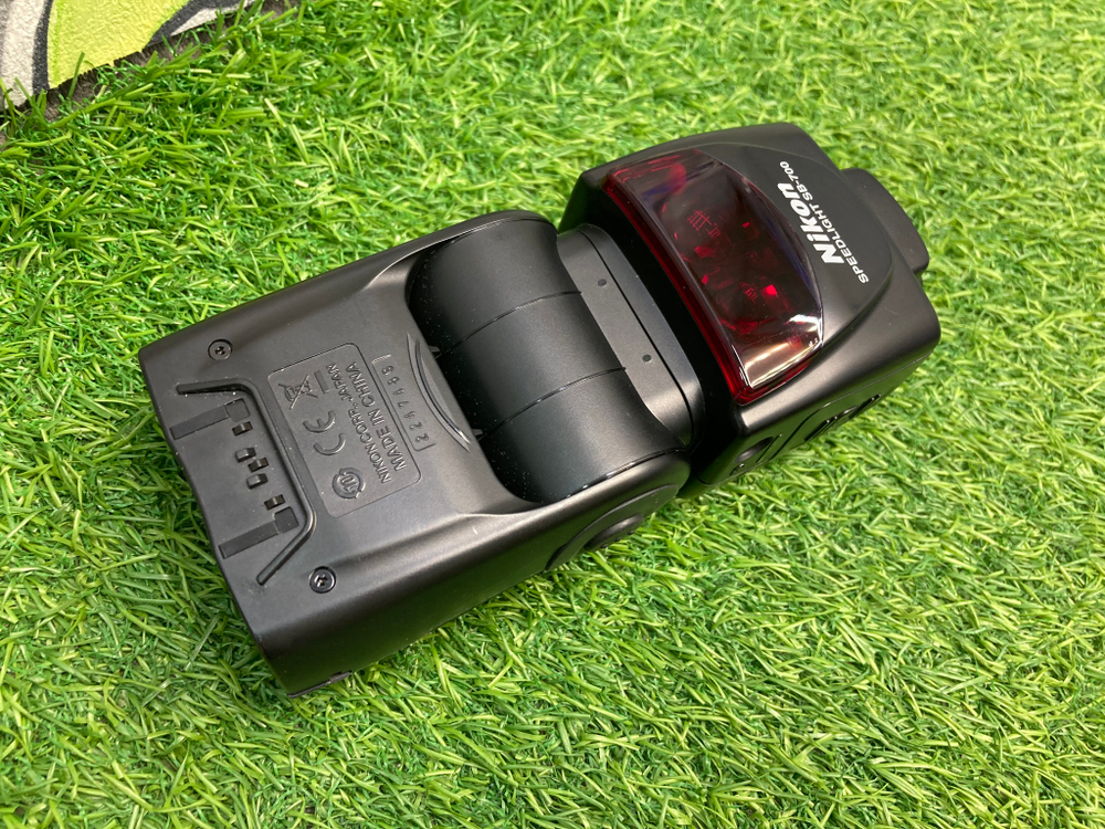 Nikon Speedlight SB-700