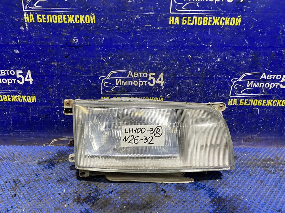 Фара передняя правая TOYOTA HIACE 1991