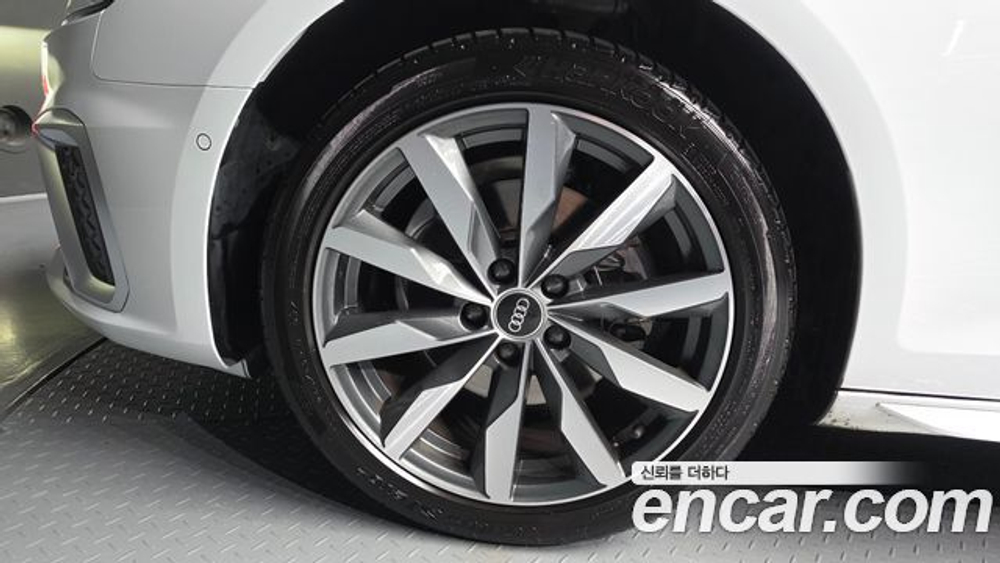 Audi A4 40 TFSI Premium — 2023