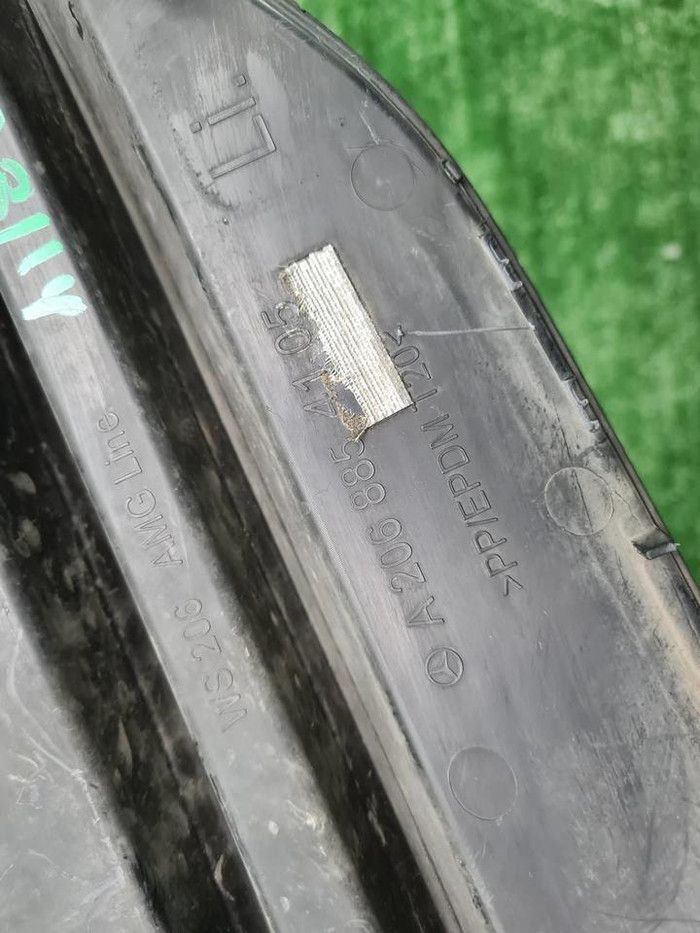 Решетка бампера LH Mercedes C w206 (21-нв) AMG