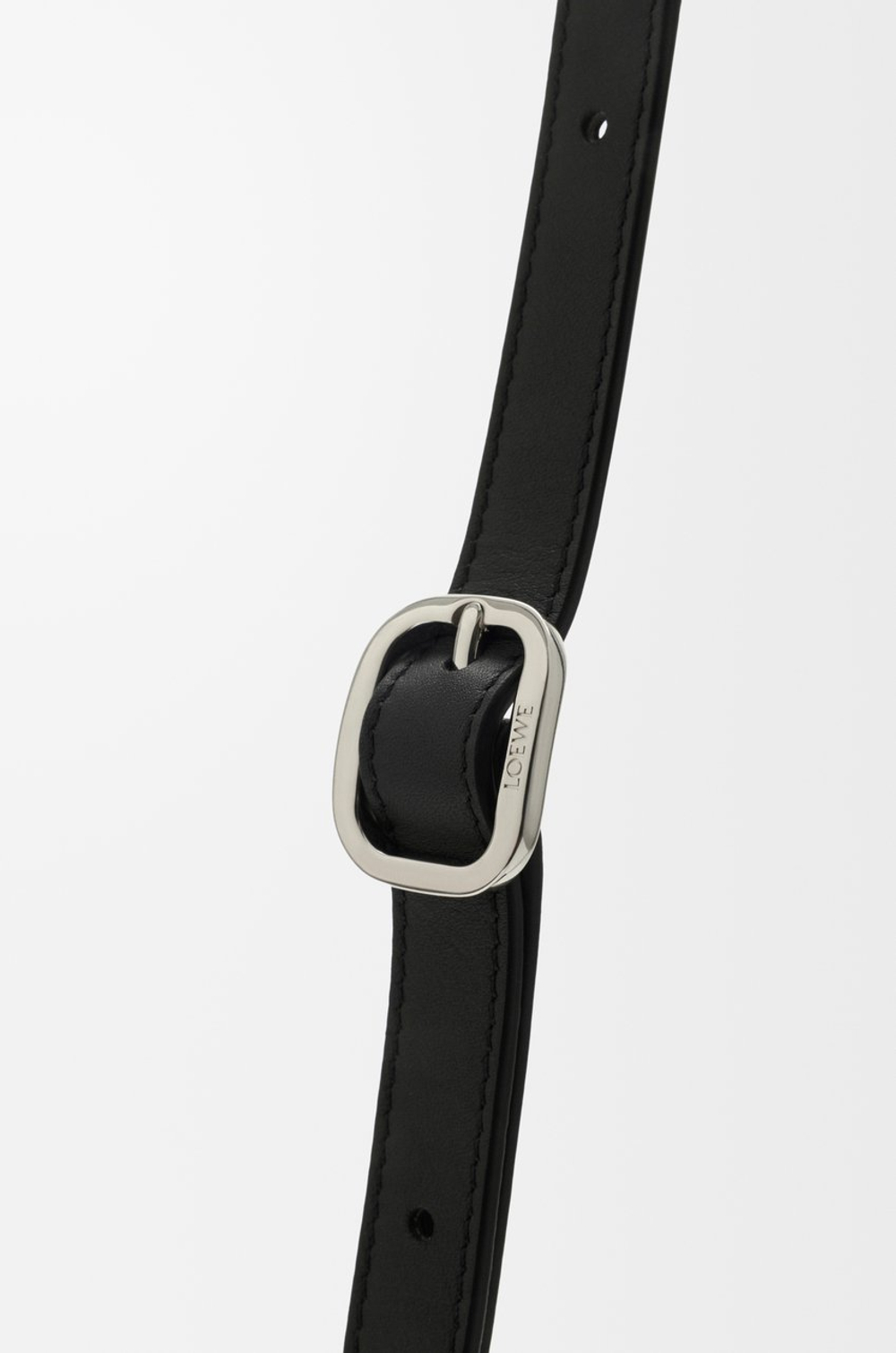 Loewe Средняя сумка Pescador из рафии и телячьей кожи, натуральный/черный