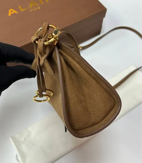 Сумка ALAIA LE CLICK EAST WEST из нубука