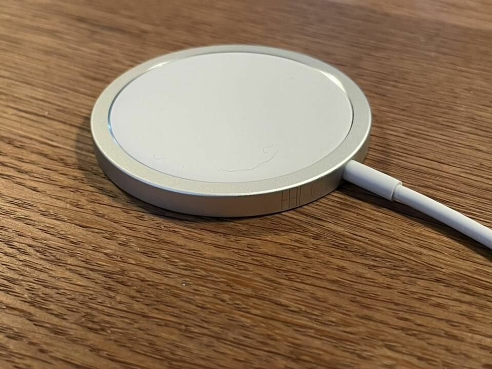 Беспроводное зарядное устройство для Iphone MagSafe Charger (Магсейф), белый, 15 Вт