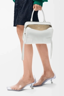 Loewe Маленькая сумка Amazona 180 из мягкой телячьей кожи, белый