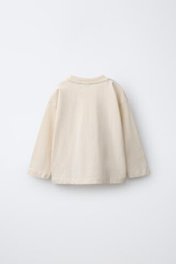 ZARA ЛОНГСЛИВ С БАСКЕТБОЛЬНЫМ ПРИНТОМ, ЭКРЮ