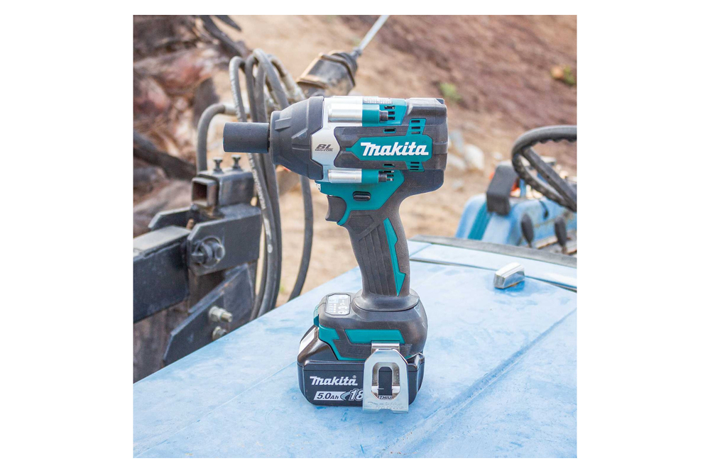 Гайковерт ударный аккумуляторный Makita LXT BL 18В, 1/2", 700Нм,(1x5Ач, з/у), кейс, крючок DTW700RT1J