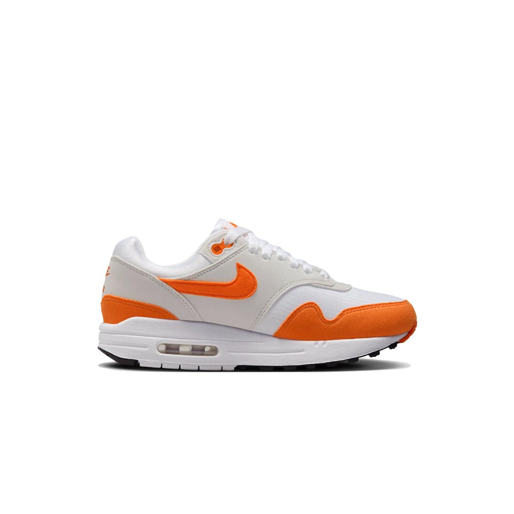 alt="Кроссовки Nike Air Max 1 Safety Orange арт. DZ2628-002 с белой сеткой и оранжевым мыском вид спереди"