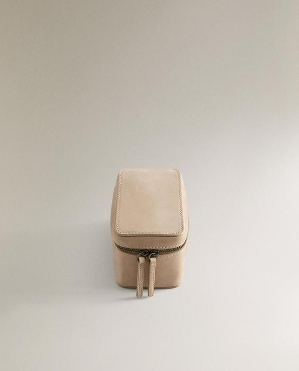 ZARA HOME МАЛЕНЬКАЯ КОЖАНАЯ ДОРОЖНАЯ КОСМЕТИЧКА ДЛЯ УКРАШЕНИЙ, ЭКРЮ