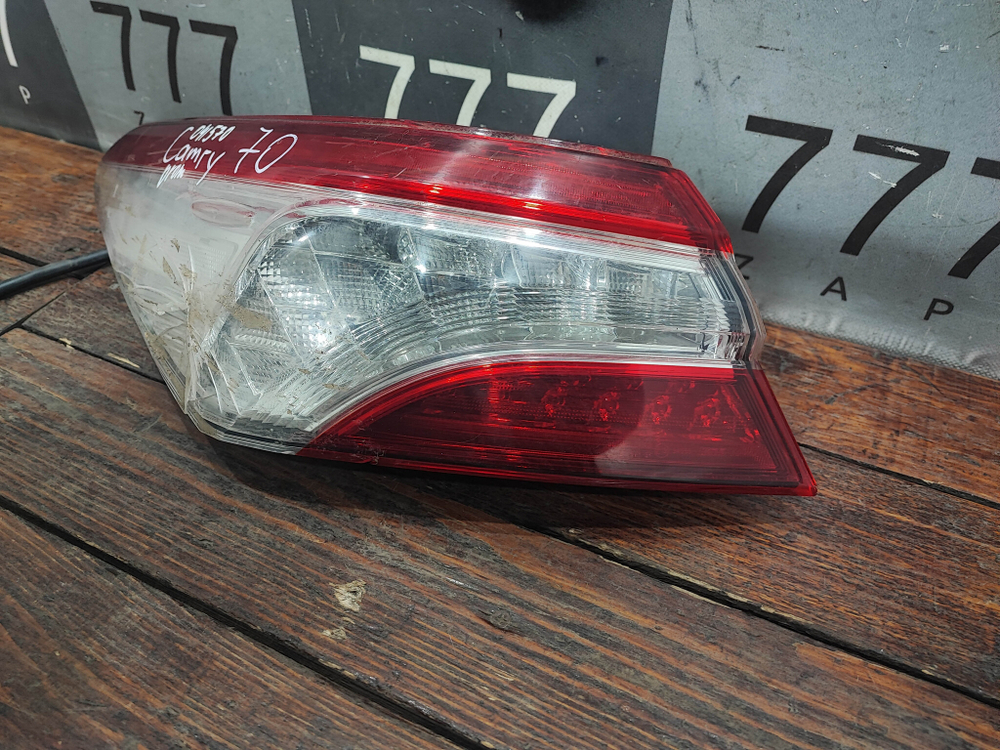 Фонарь задний левый LED Toyota Camry (XV70) 17-нв Б/У Оригинал 8156033690