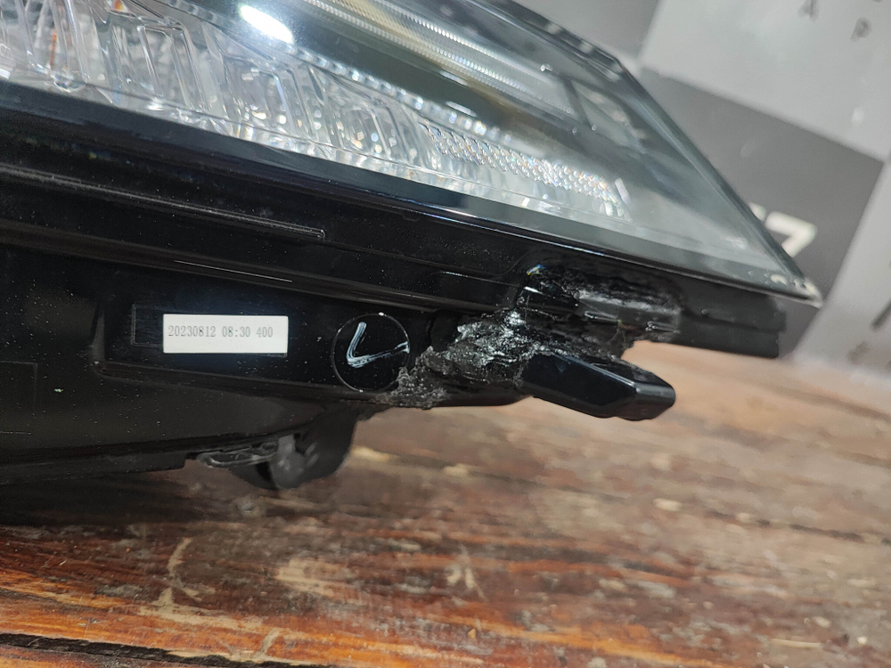 Фара правая LED Changan Lamore 23-нв Б/У Оригинал C589F2805010400AA