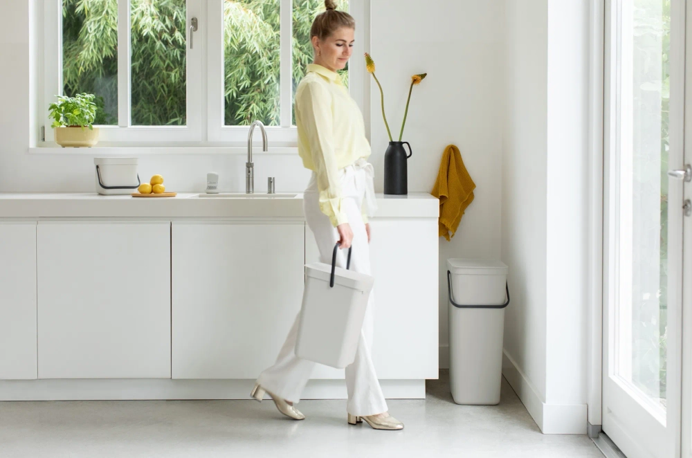 Brabantia Контейнер для мусора Sort & Go 12л Светло-серый 213281