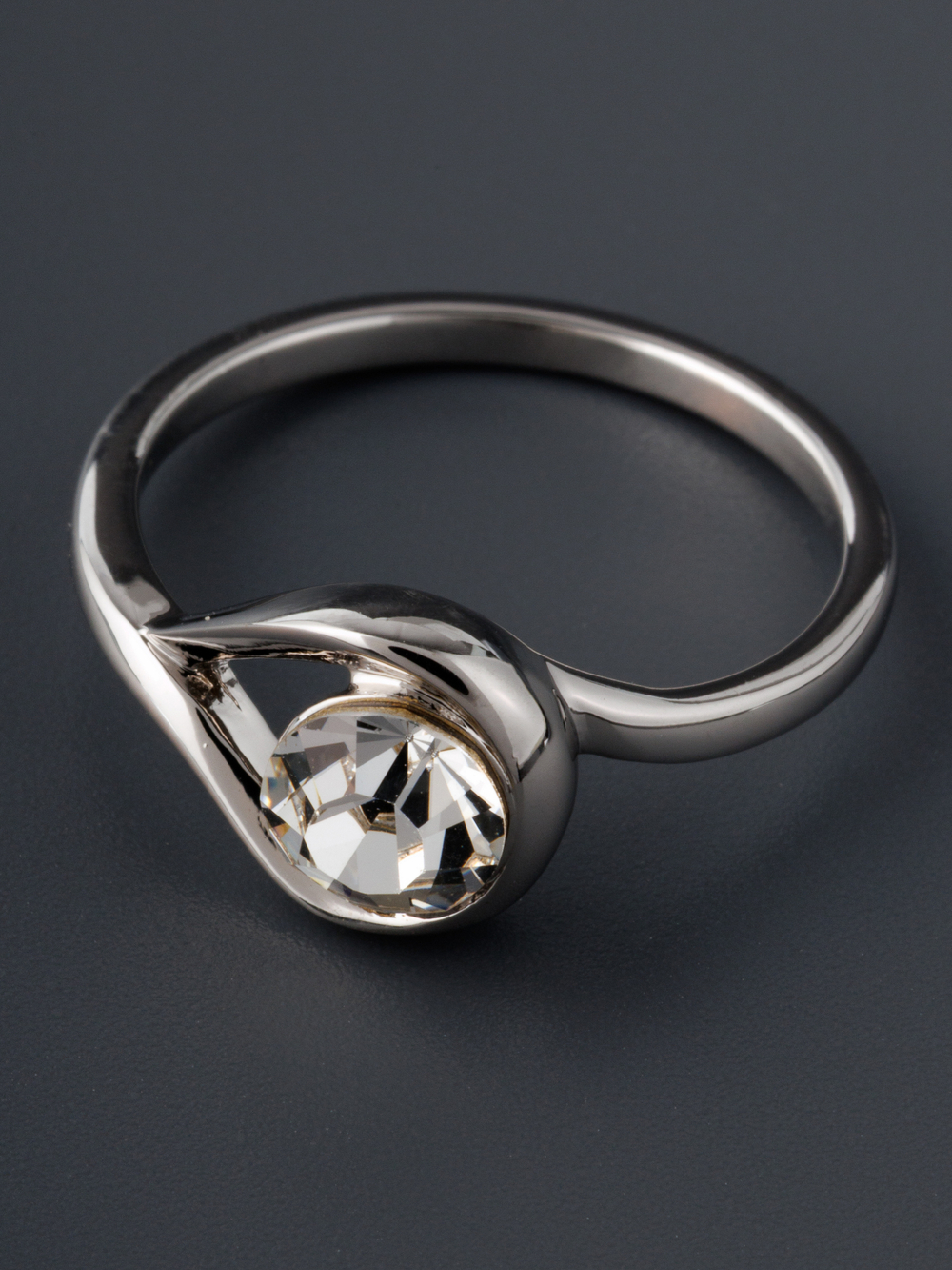 Кольцо Белла с белым кристаллом Swarovski в родии