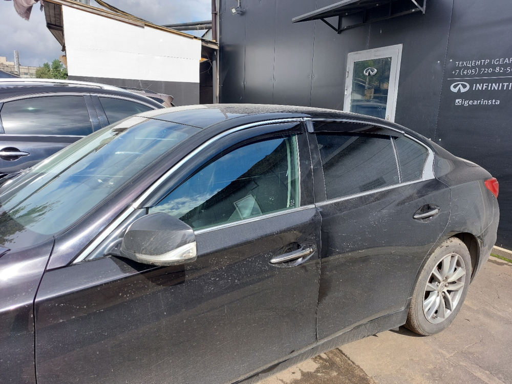 Дефлекторы боковых окон Infiniti Q50 с хром полосой