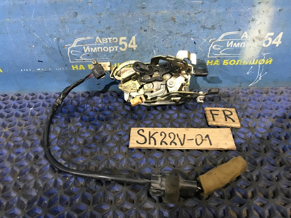 Замок двери передней правой MAZDA BONGO 2002