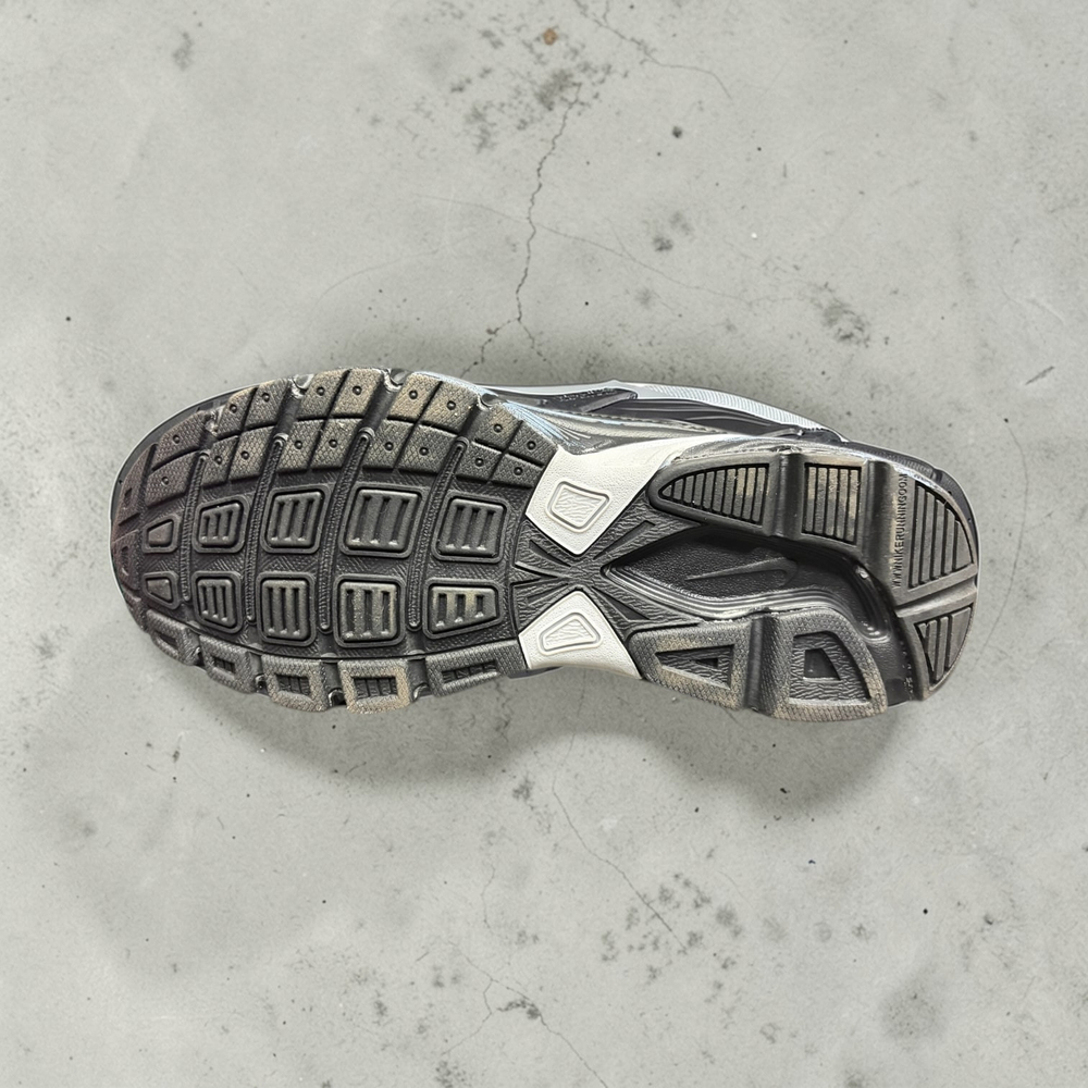 Nike Initiator • Black Metallic