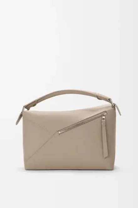 Loewe Сумка среднего размера Puzzle Edge из мягкой зернистой телячьей кожи, цвет глины