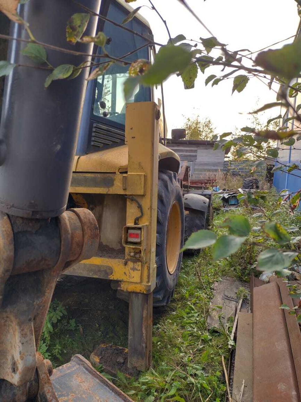 Экскаватор-погрузчик Volvo BL71, 2008 года в продаже в сентябре, октябре 2025 в СПб. Цена договорная.
