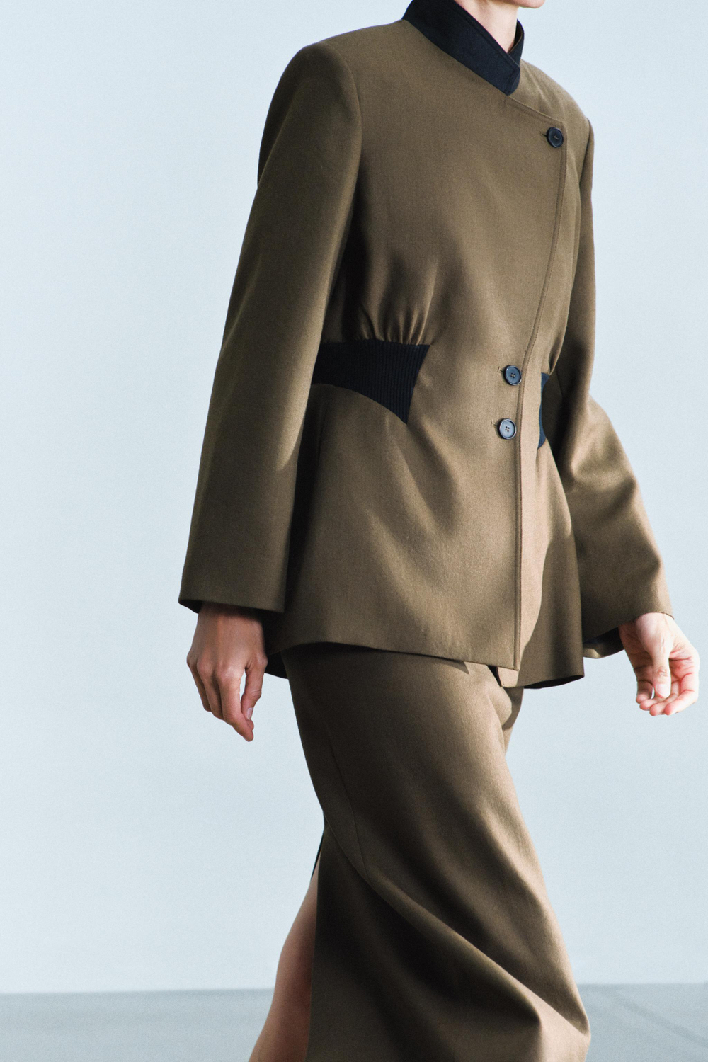 ZARA ПРИТАЛЕННАЯ КУРТКА ИЗ 100% ШЕРСТИ — ZW COLLECTION, ПЫЛЬНЫЙ ХАКИ