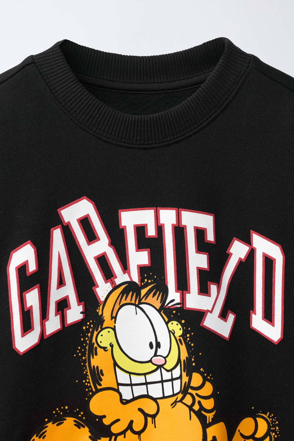 ZARA ТОЛСТОВКА С ПРИНТОМ GARFIELD © PAWS INC, ЧЕРНЫЙ