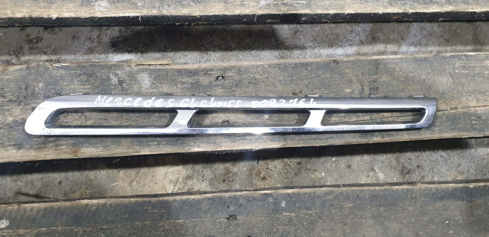 Молдинг решетки радиатора Mercedes GL GLS (X166) 15-19 Б/У Оригинал A1668881785