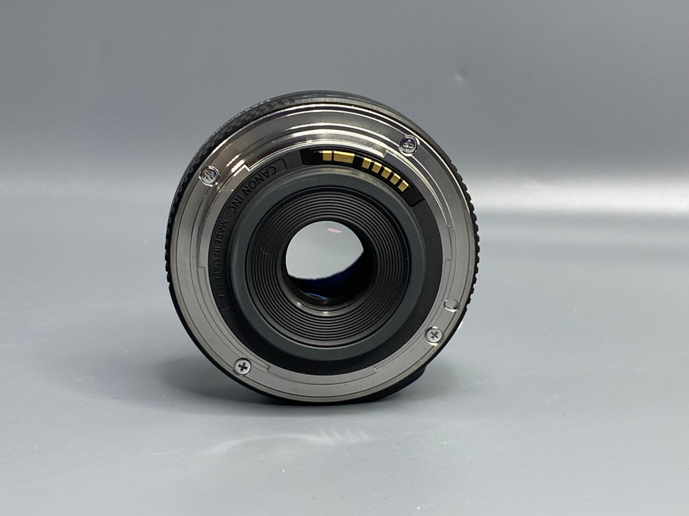 Canon EF-S 24mm f/2.8 STM