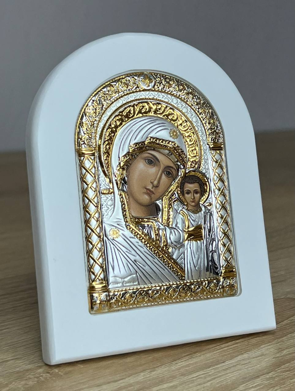 Казанская БМ, икона арочная, белое дерево 105х140 — детальный вид