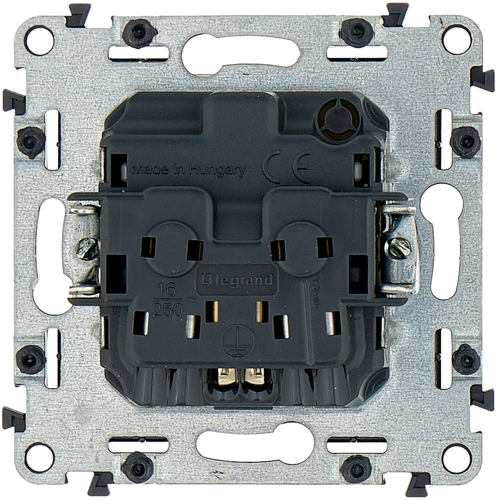 Розетка Legrand 753520 Valena Life, 16 А, с защитной шторкой, с заземлением