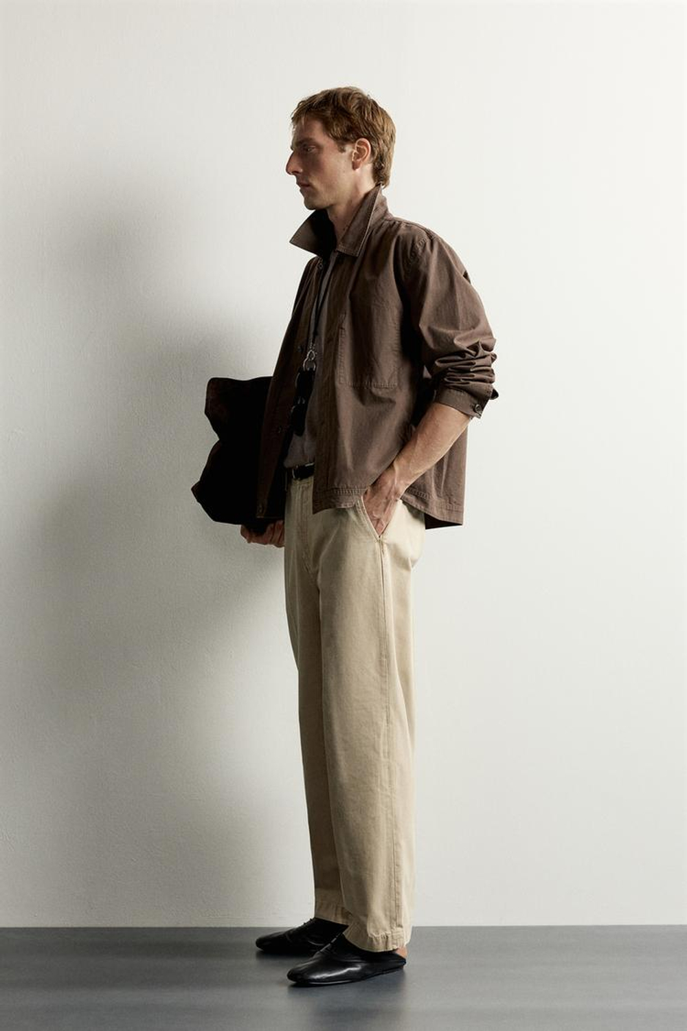 ZARA БРЮКИ ЧИНОС RELAXED FIT С ЭФФЕКТОМ ПОТЕРТОСТИ, БЕЖЕВЫЙ