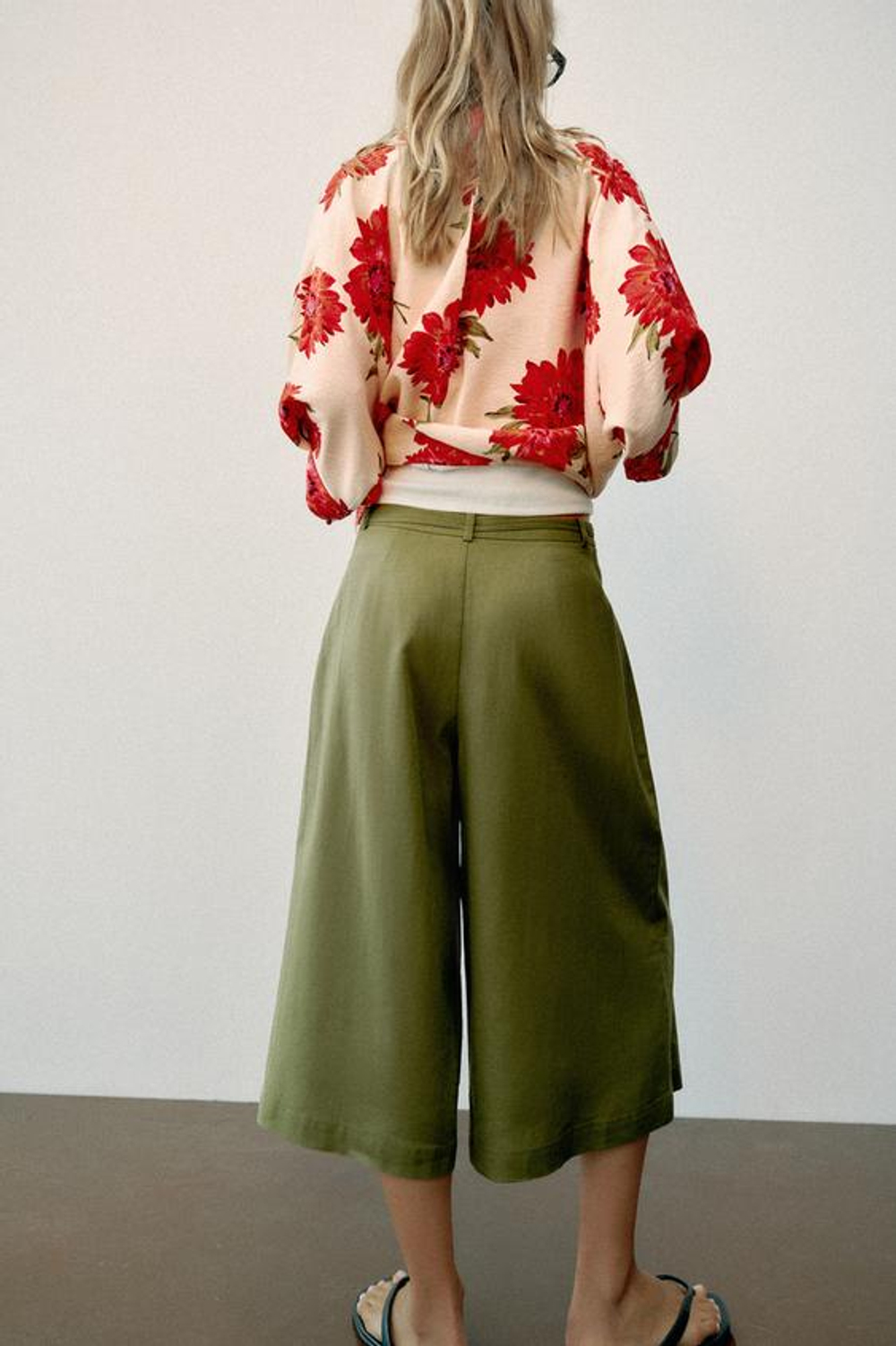 ZARA ДЛИННЫЕ ШОРТЫ С РЕМНЕМ С БУСИНАМИ, ХАКИ