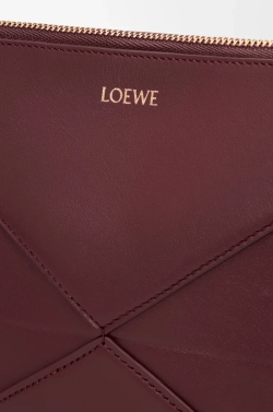Loewe Сумочка-клатч Puzzle Fold из блестящей телячьей кожи наппа, бургунди