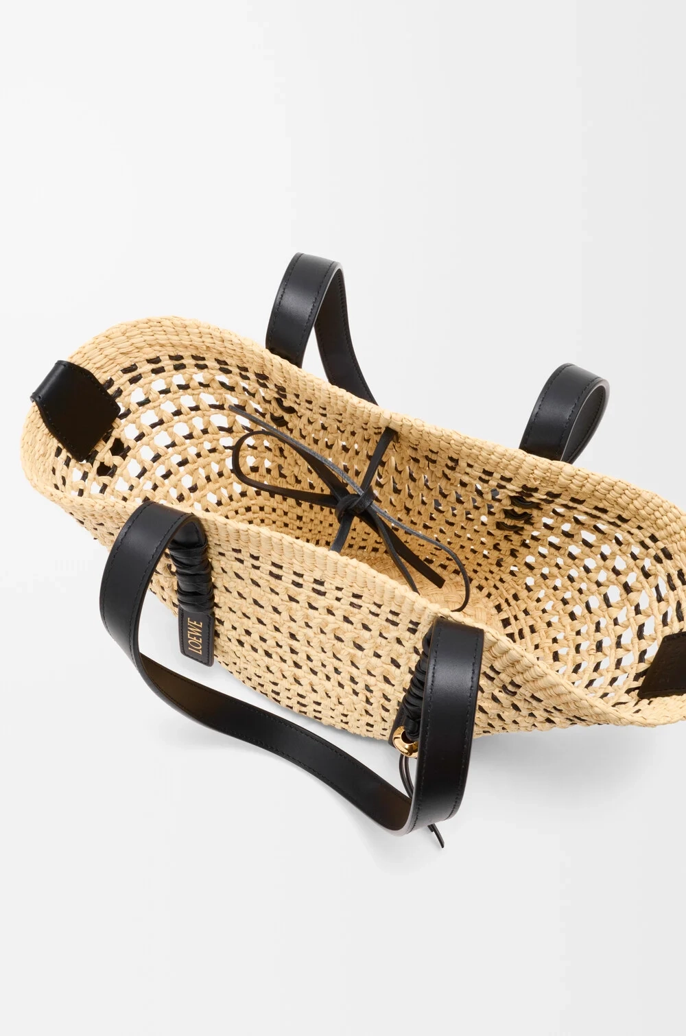 Loewe Небольшая плетеная сумка-корзина Braid из пальмы и телячьей кожи, натуральный/черный