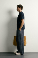 ФУТБОЛКА КЛАССИЧЕСКОГО КРОЯ ИЗ ТКАНИ СЕЙРСАКЕР — ZARA