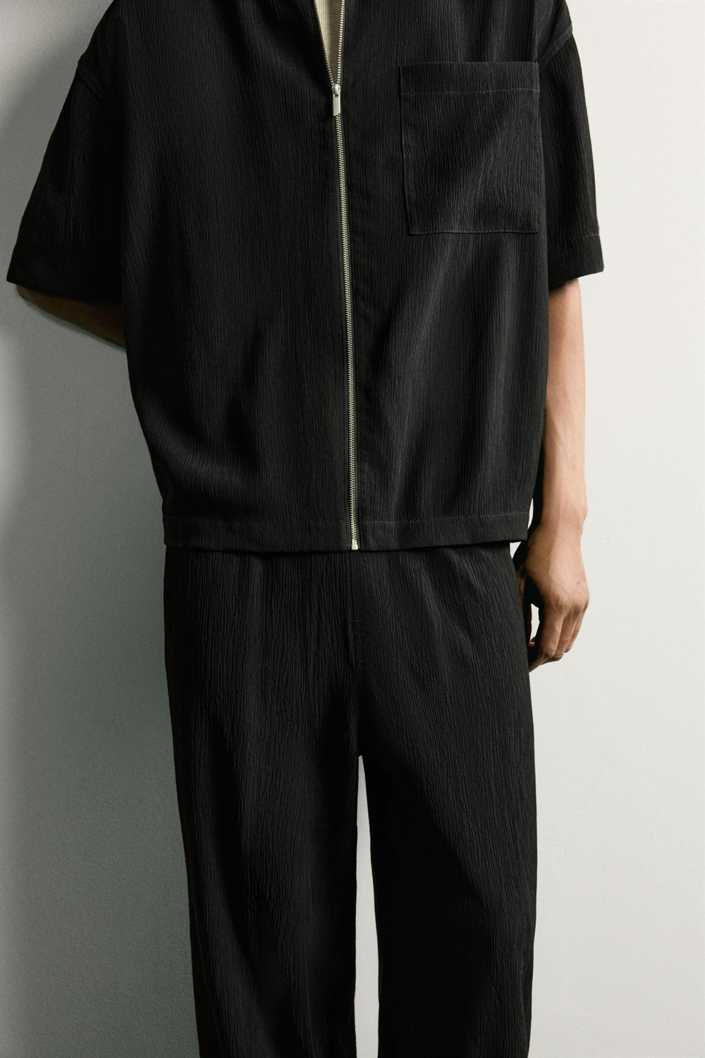 БРЮКИ RELAXED FIT ИЗ РЕЛЬЕФНОЙ ТКАНИ — ZARA · 7380/100