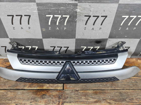 Решетка радиатора Mitsubishi Outlander 3 18-23 Б/У Оригинал 7450B298