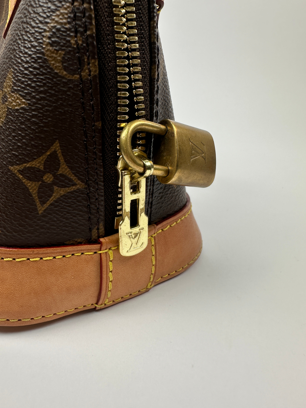 Сумка Louis Vuitton Alma BB