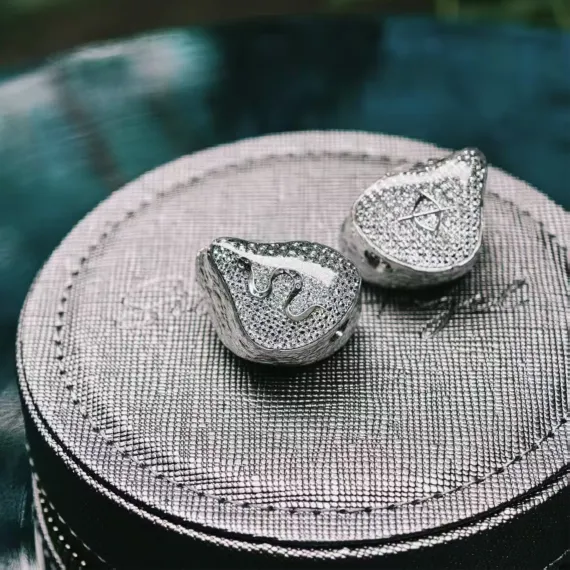 EarAcoustic SPA Limited Edition Silver Snake Collectors Version Silver