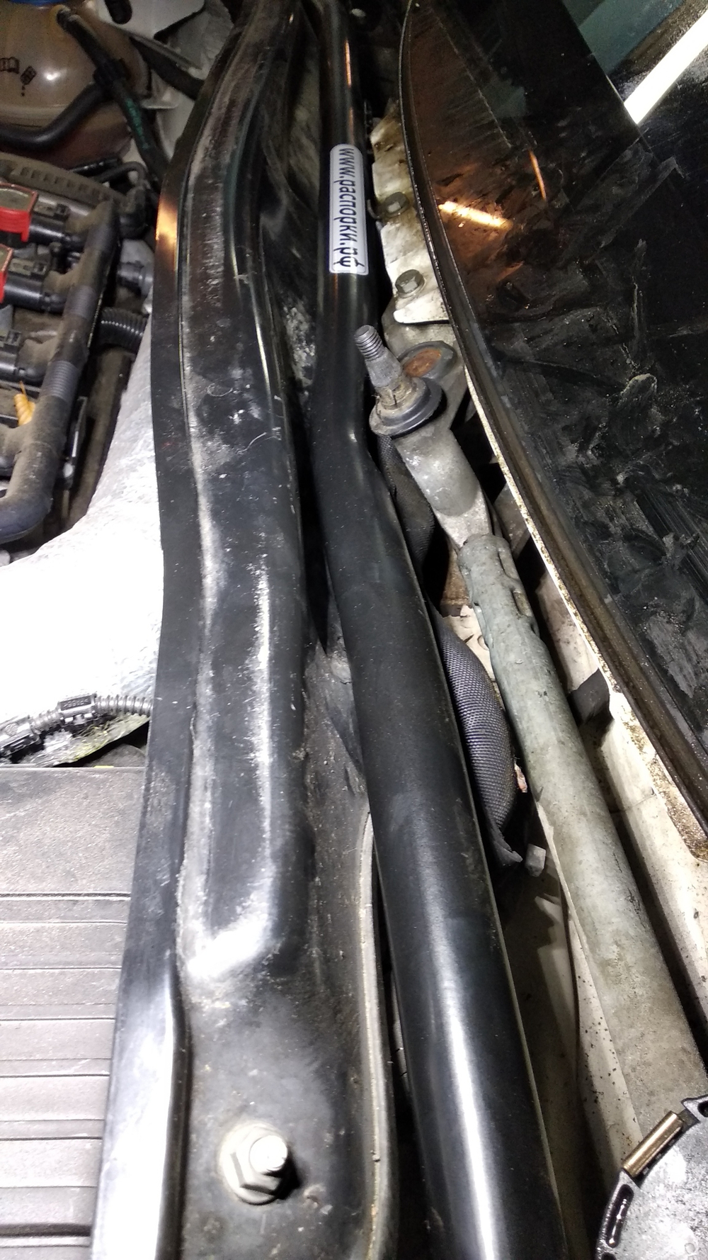 Распорка передних стоек (цельная) Volkswagen Golf 5 (V), 6 (VI) и Skoda Octavia 2 (A5)