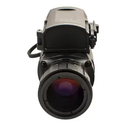 Тепловизионный прицел Fahrentec FMR335 - вид со стороны окуляра, крупный план линзы