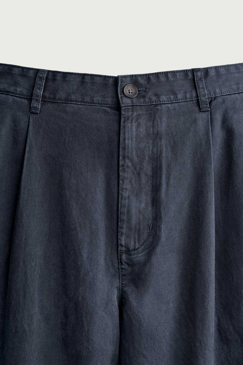 БРЮКИ ЧИНОС RELAXED FIT СО СКЛАДКАМИ — ZARA · 6887/452