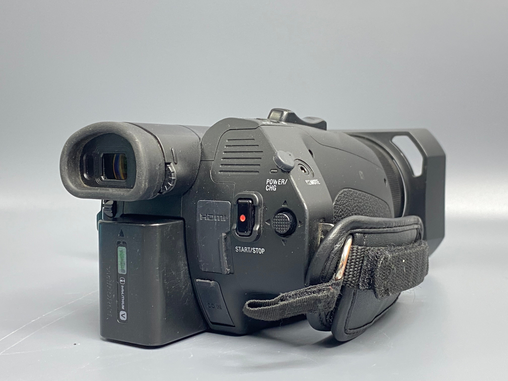 Sony FDR-AX700